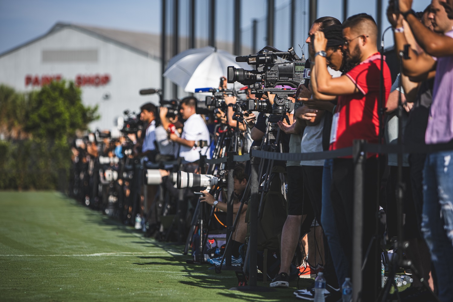 Periodistas siguiendo el primer entrenamiento de Messi con el Inter Miami, el 18 de julio de 2023. INTER MIAMI