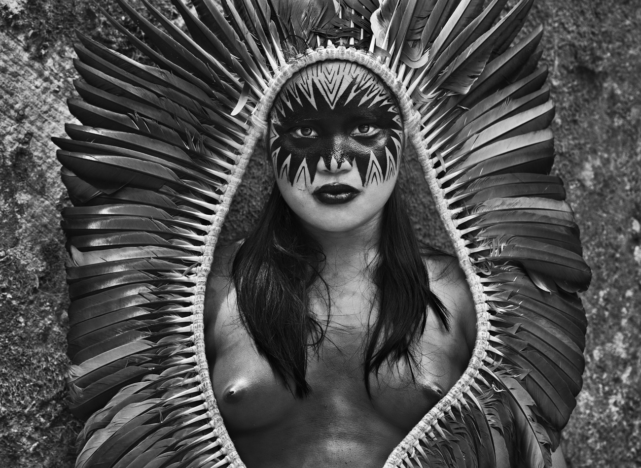 Detalle de la fotografía de una mujer indígena yawanawá, estado de Acre, Brasil, 2016. © SEBASTIÃO SALGADO