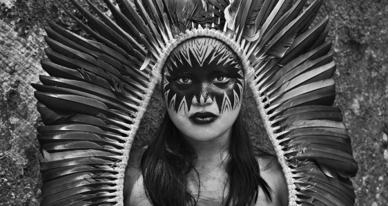 Detalle de la fotografía de una mujer indígena yawanawá, estado de Acre, Brasil, 2016. © SEBASTIÃO SALGADO