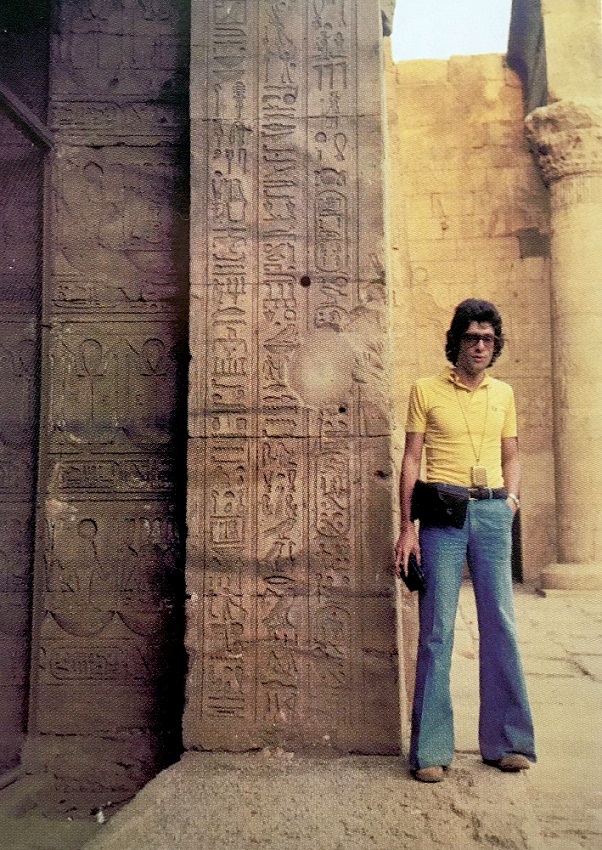 Jordi Clos, en uno de sus primeros viajes a Egipto. Jordi Clos, en uno de sus primeros viajes a Egipto.
