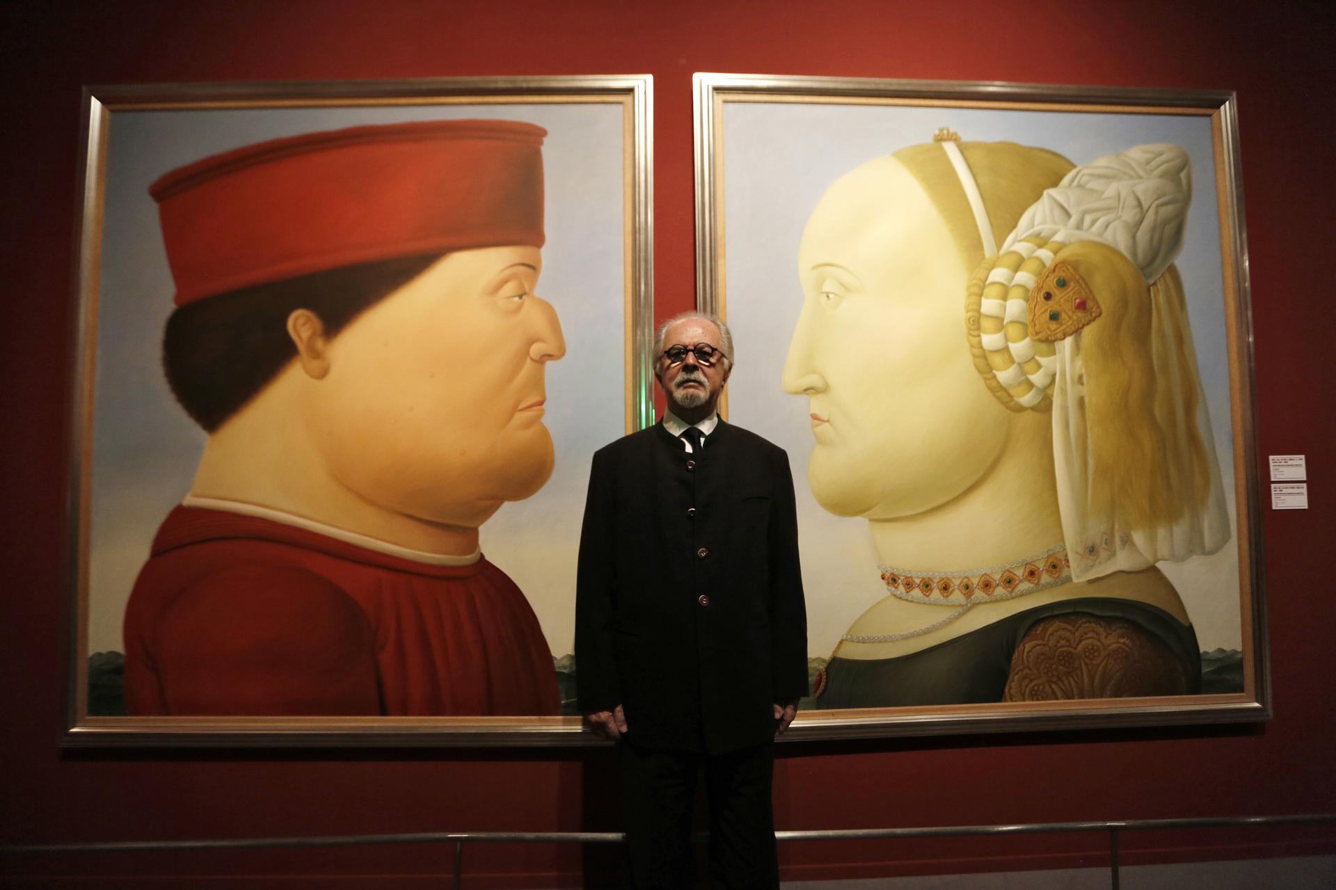 El pintor y escultor colombiano Fernando Botero, con su díptico inspirado en Piero della Francesca. EFE/EPA/HOW HWEE YOUNG