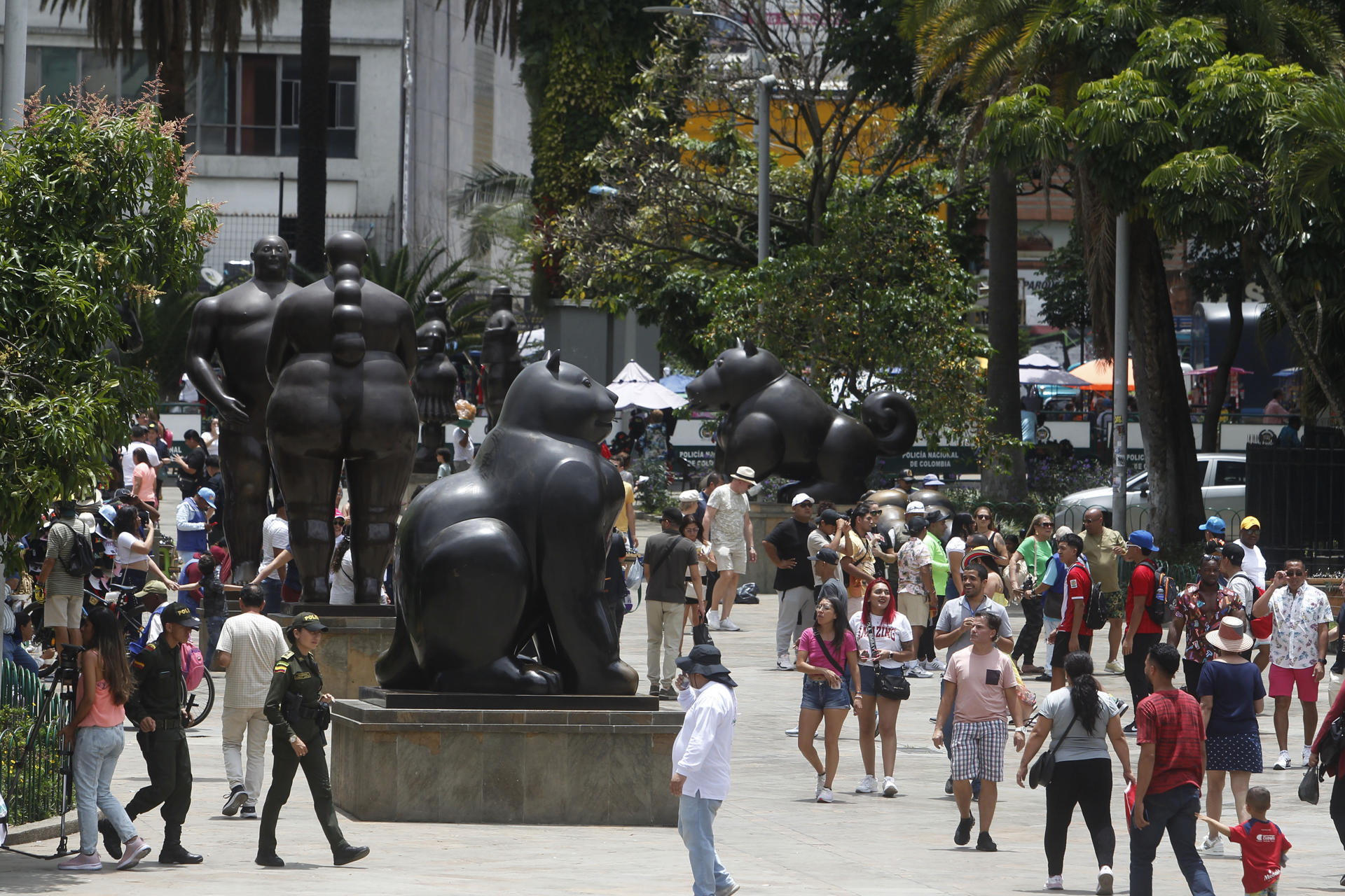 Esculturas en la Plaza Botero de Medellín, Colombia, 15 de septiembre de 2023. EFE LUIS EDUARDO NORIEGA