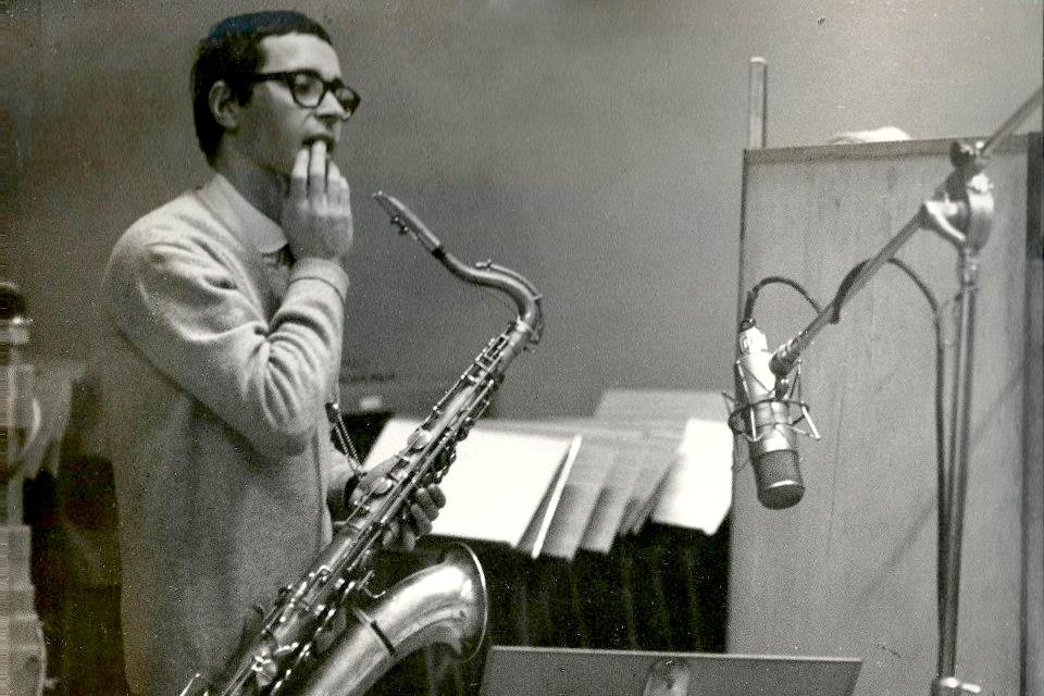 El saxofonista argentino Gato Barbieri, en los años sesenta. ARCHIVO