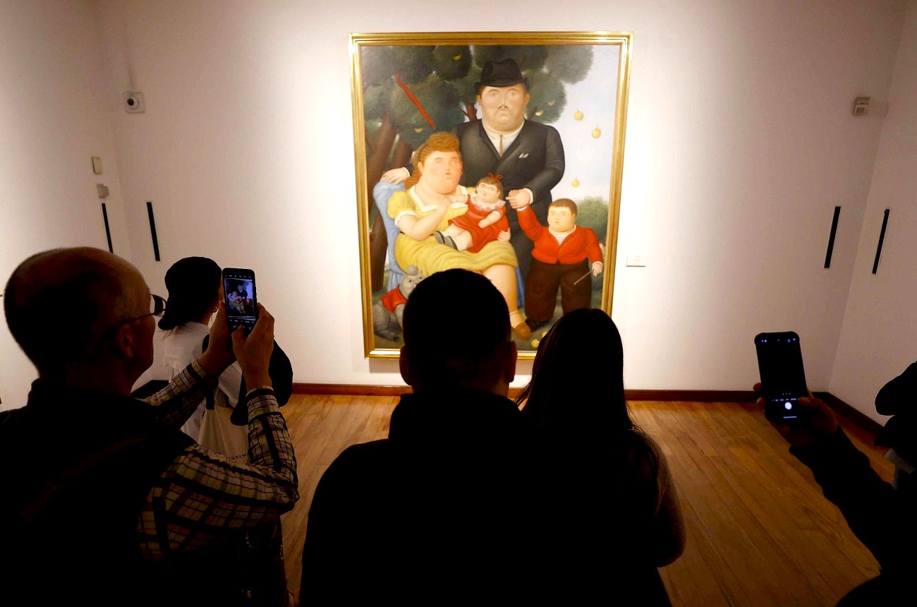 El cuadro 'Una familia' (1989), en el Museo Fernando Botero de Bogotá, el pasado 15 de septiembre. EFE/MAURICIO DUEÑAS CASTAÑEDA