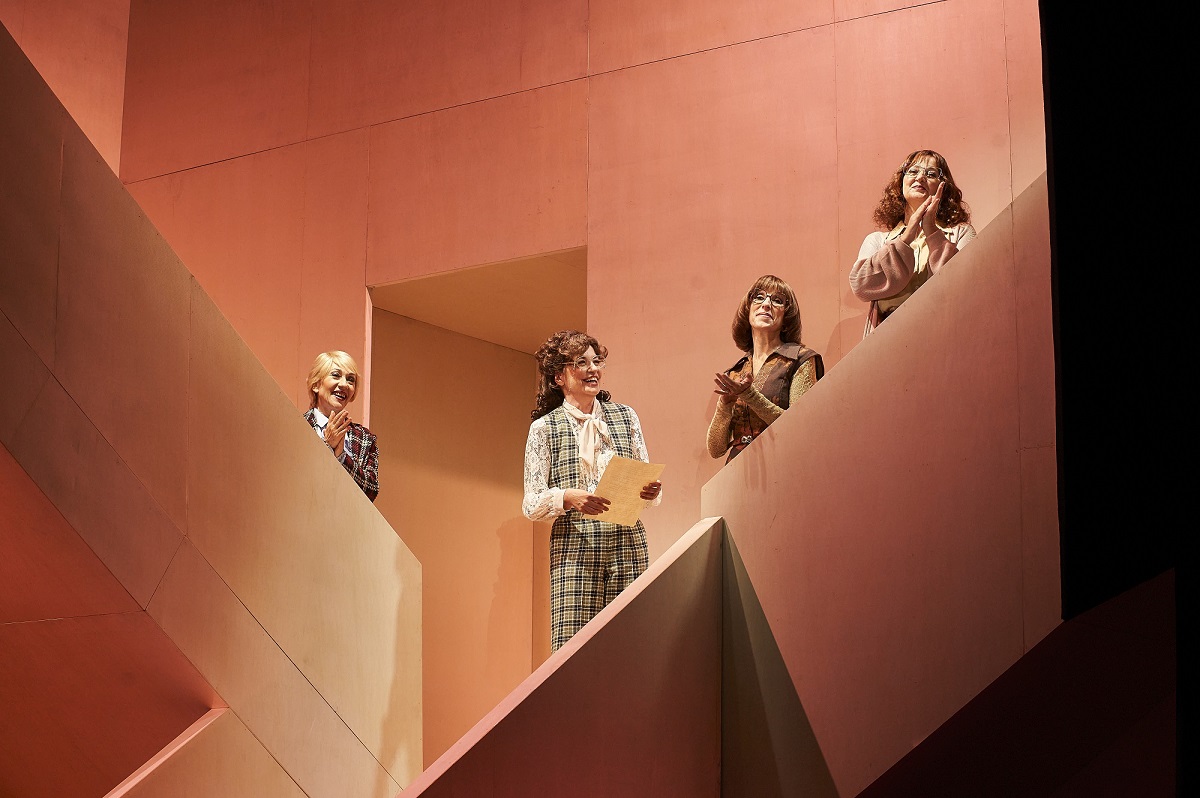 Las actrices de T de Teatre, representando 'La mujer fantasma', de Mariano Tenconi Blanco. DAVID RUANO