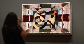Una obra de de Santos Balnori en la exposición 'Huella indeleble', en el Museo Nacional de Arte de Ciudad de México, este 27 de septiembre. EFE/SÁSHENKA GUTIÉRREZ