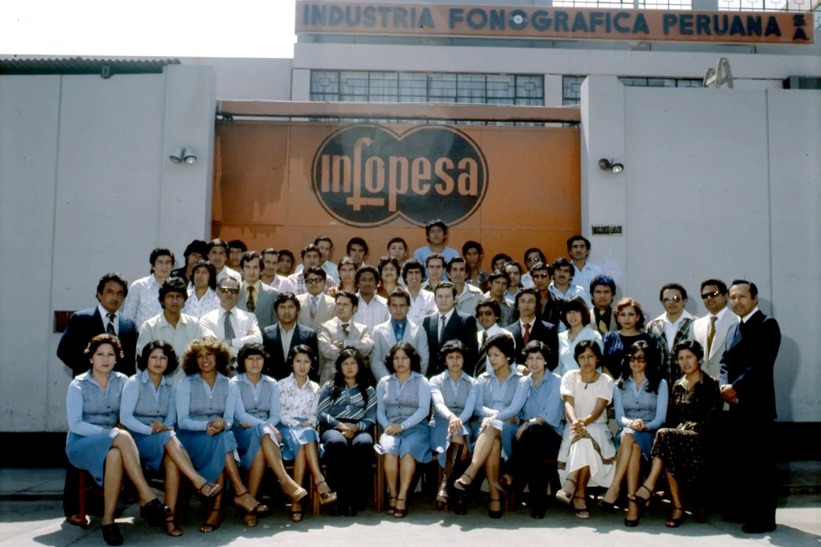 Foto de familia de los trabajadores de Infopesa. ARCHIVO INFOPESA