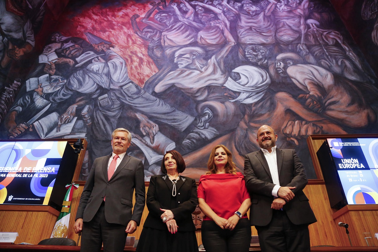 El embajador de la UE en México, Gautier Mignot, la directora FIL, Marisol Shculz, la coordinadora del programa académico de la FIL, Karla Planter, y el rector de la Universidad de Guadalajara, Ricardo Villanueva, en la presentación de la feria, este martes. EFE/FRANCISCO GUASCO