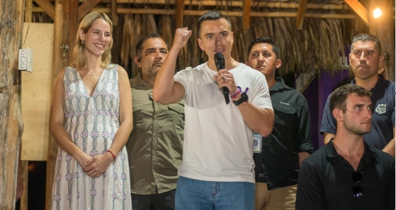 Daniel Noboa, en Olón, tras ganar las elecciones presidenciales de Ecuador, este 15 de octubre. EFE/MAURICIO TORRES