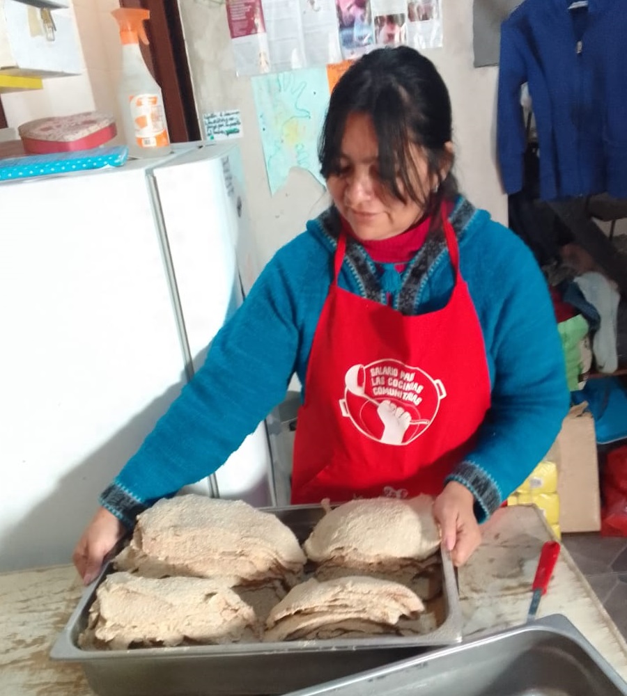 Otilia, cocinera comunitaria de la organización argentina La Poderosa. CORTESÍA