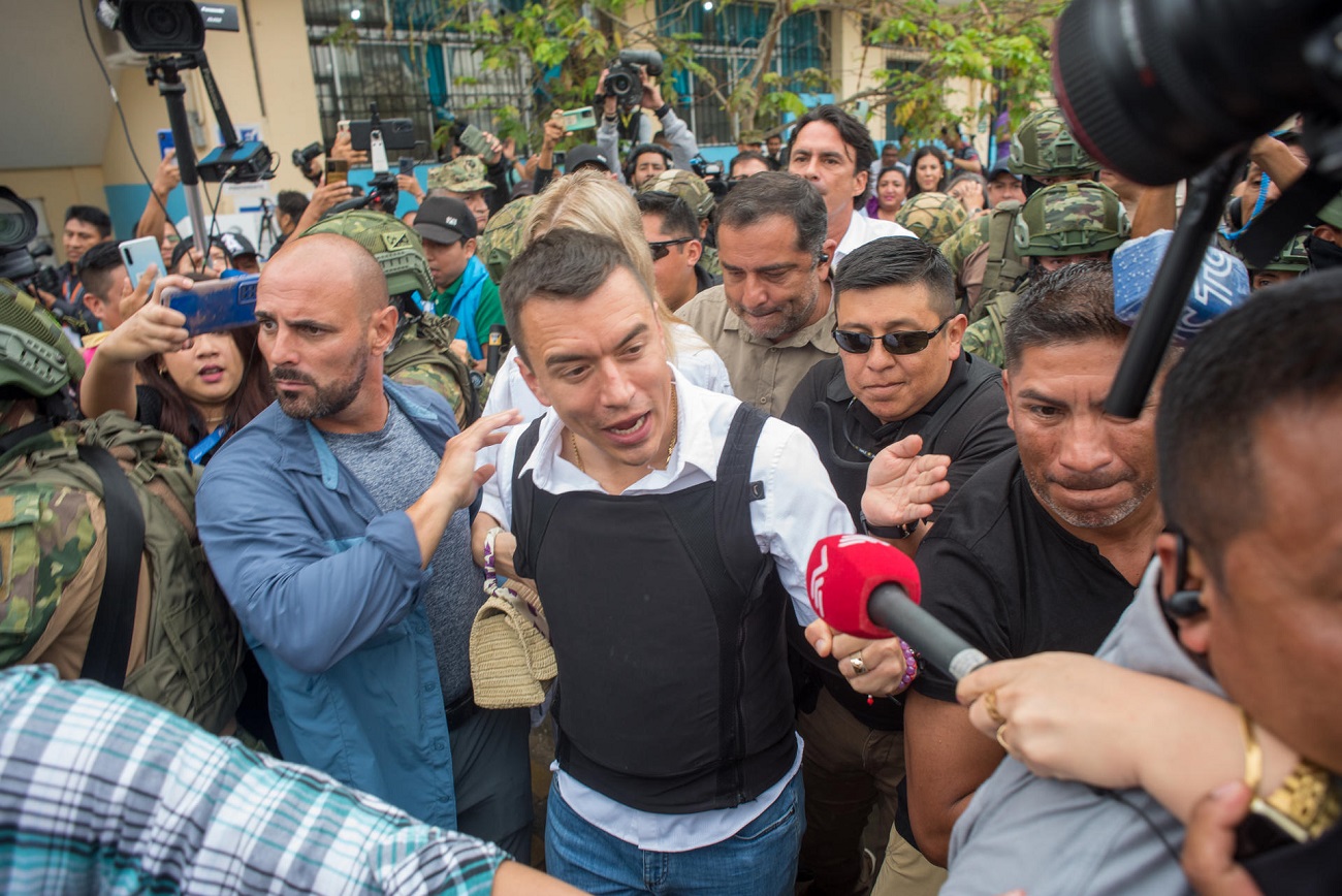 Daniel Noboa llega al colegio electoral en Olón para votar en las elecciones de Ecuador, 15 de octubre de 2023. EFE/MAURICIO TORRES