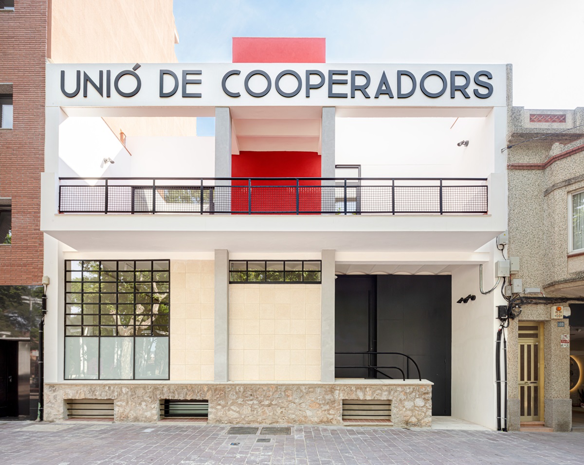 Edificio de la Unió de Cooperadors, en Gavá. ADRIÀ GOULA