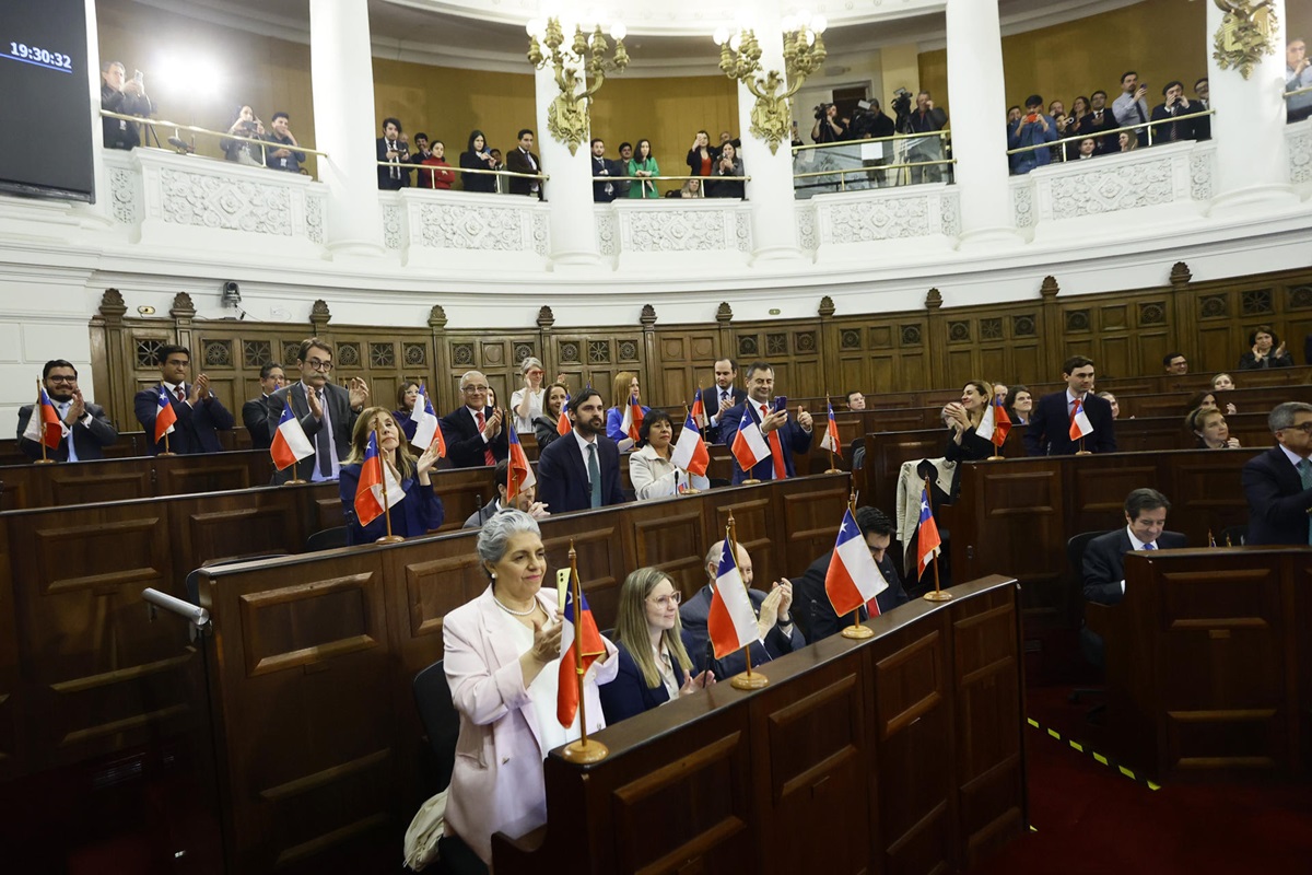 Sesión del Consejo Constitucional de Chile en el que se ha aprobado la propuesta de Constitución, este lunes. EFE/PRENSA PROCESO CONSTITUYENTE