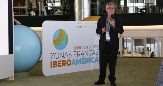 El director del Barcelona Supercomputing Center, Mateo Valero, en su intervención en la Conferencia de Zonas Francas de Iberoamérica. CZFB
