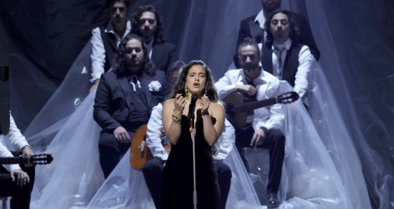 Rosalía, en la gala de los Grammy Latinos, en el Palacio de Congresos de Sevilla, este jueves. CORTESÍA DE LA ACADEMIA LATINA DE GRABACIÓN®