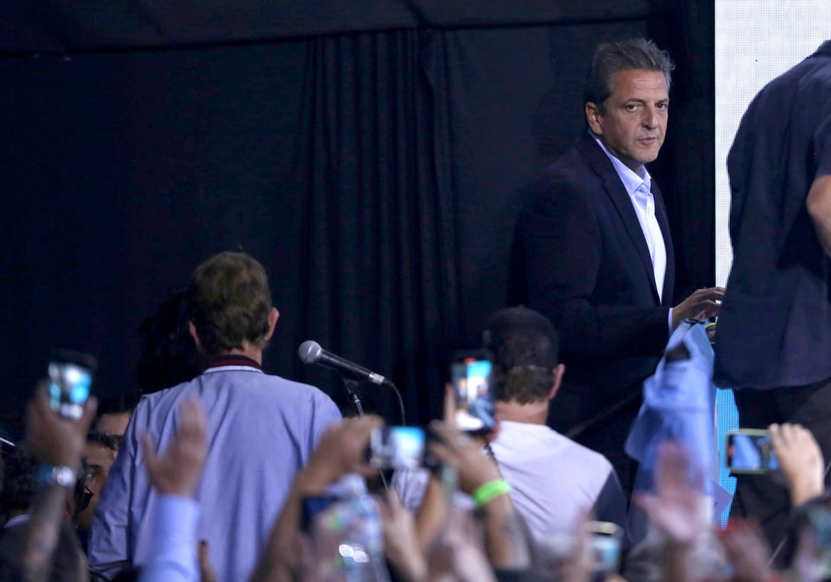 Sergio Massa, tras conocer el resultado de las elecciones en Argentina, Buenos Aires, 19 de noviembre de 2023. EFE/MATÍAS MARTÍN CAMPAYA