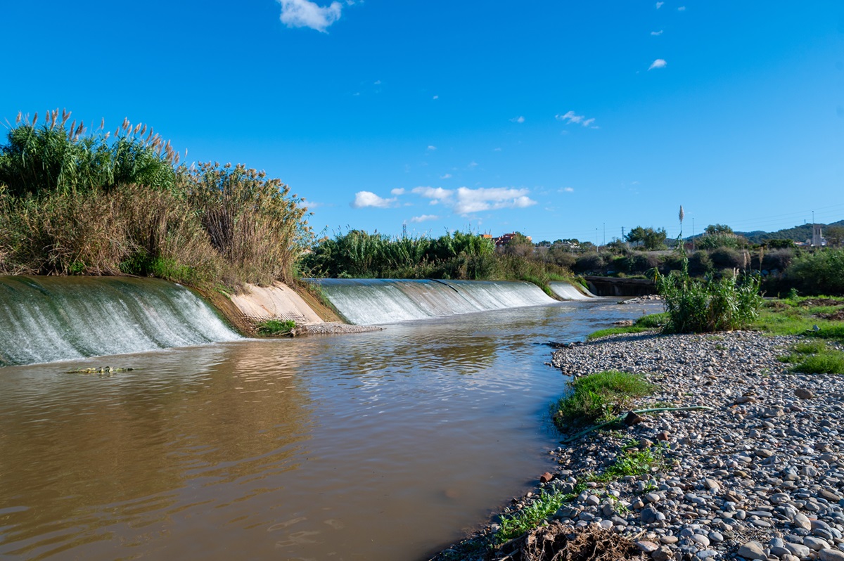 El río Llobregat, donde el Área Metropolitana de Barcelona emplea agua regenerada. ALBERT CANALEJO/AMB