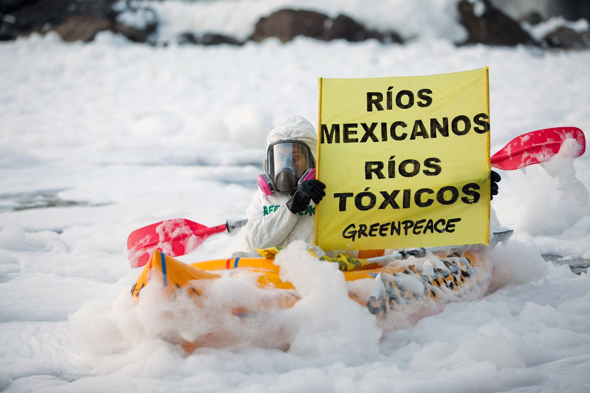 Protesta de Greenpeace en el río Santiago, en Jalisco, México. GREENPEACE