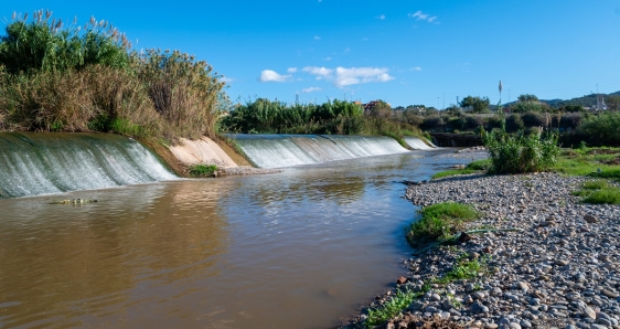 El río Llobregat, donde el Área Metropolitana de Barcelona emplea agua regenerada. ALBERT CANALEJO/AMB