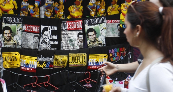 Camisetas con la imagen del narcotraficante Pablo Escobar en Medellín,  Colombia, el 28 de noviembre. EFE/LUIS EDUARDO NORIEGA