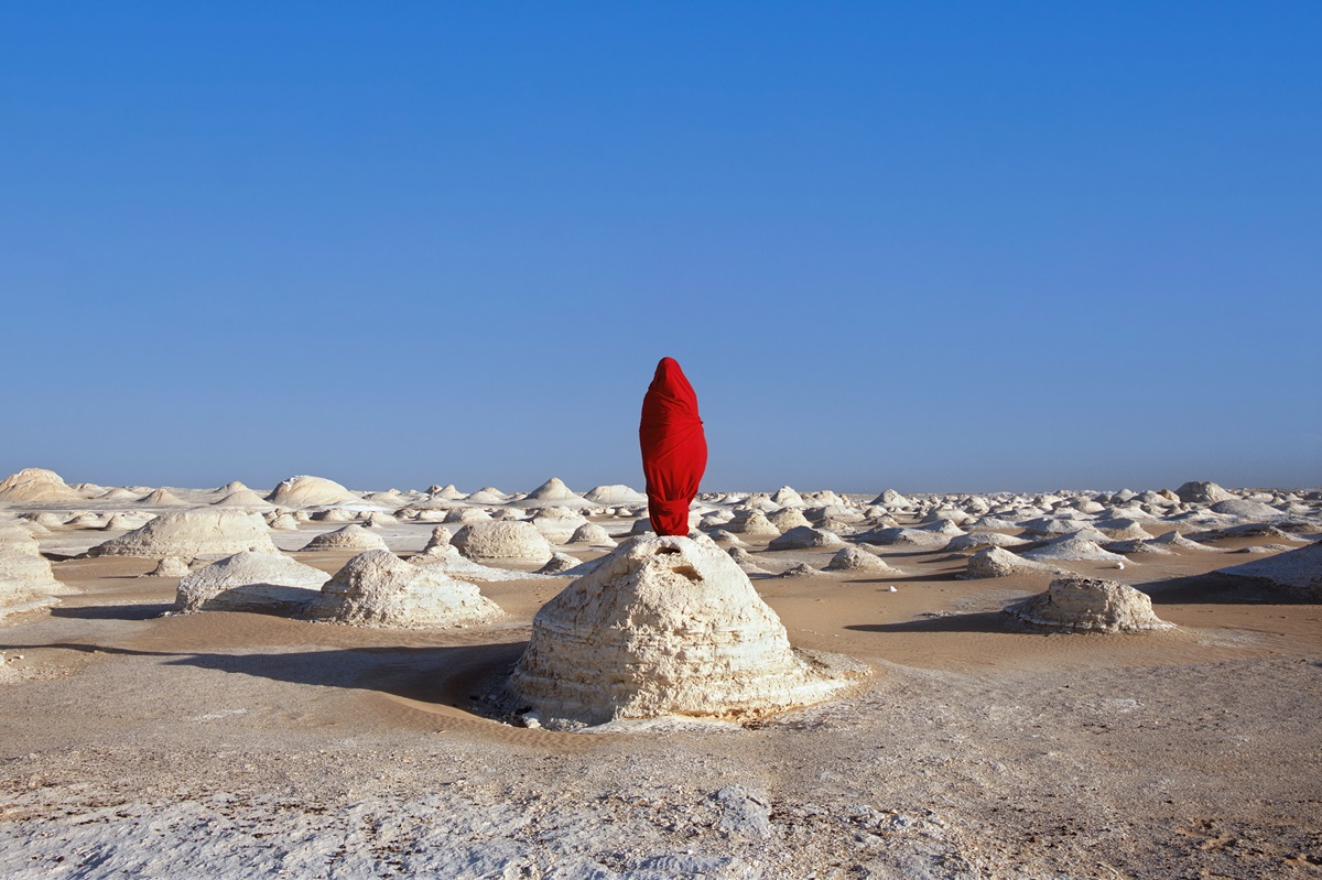 'Momia roja en el desierto blanco'. Sáhara, 2008. ALFREDO DE STÉFANO