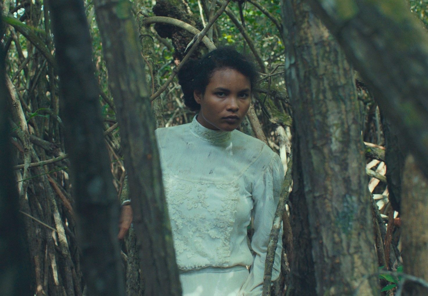 La actriz beliceña Indira Rubie Andrewin, en una escena de 'Selva trágica', de Yulene Olaizola. MALACOSA CINE