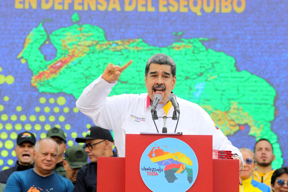 Nicolás Maduro, en un acto sobre el Esequibo en Caracas, 7 de diciembre de 2023. EFE/PRENSA MIRAFLORES Nicolás Maduro, en un acto sobre el Esequibo en Caracas, 7 de diciembre de 2023. EFE/PRENSA MIRAFLORES