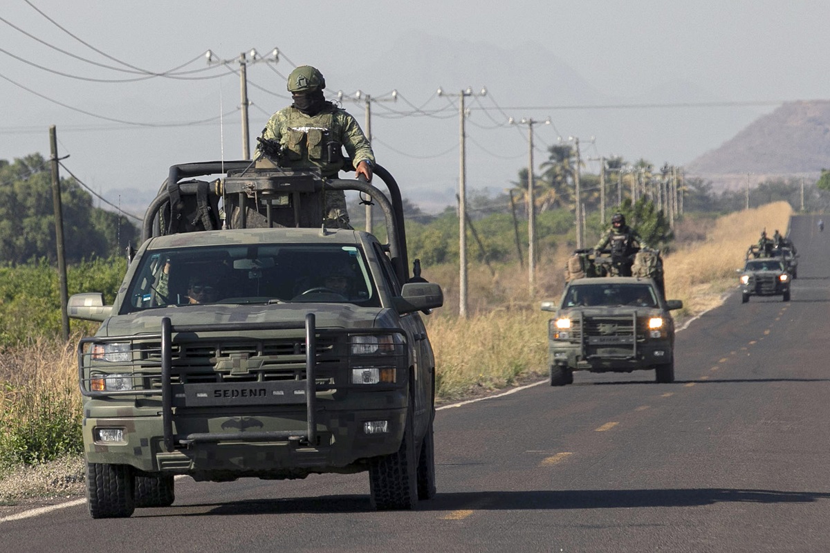 Convoy del Ejército de México en Natanjo de Chila, 18 de febrero de 2022. EFE/IVÁN VILLANUEVA
