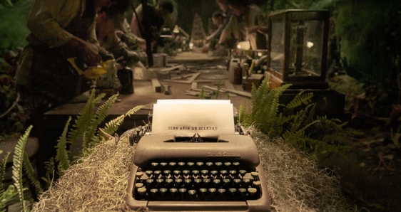 Imagen de la serie que adapta 'Cien años de soledad', de Gabriel García Márquez, un hito de la literatura latinoamericana. NETFLIX