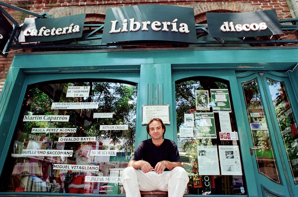 Fernando Pérez Morales, en la librería Notanpuan. ALE GUYOT