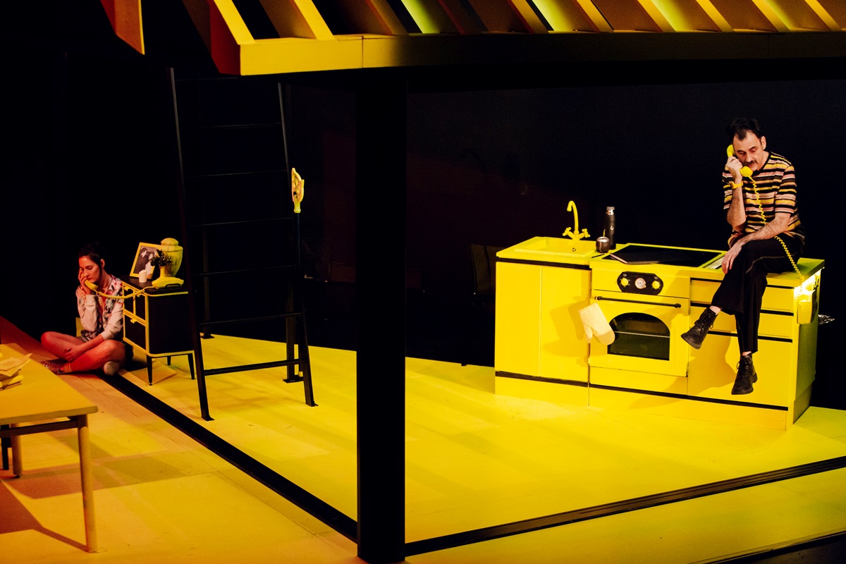 Escena de la obra teatral 'Misericordia', de Denise Despeyroux, en el Teatro Valle-Inclán de Madrid. GERALDINE LELOUTRE Escena de la obra teatral 'Misericordia', de Denise Despeyroux, en el Teatro Valle-Inclán de Madrid. GERALDINE LELOUTRE