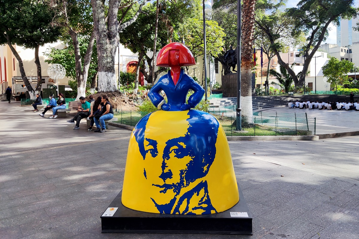 Menina Bolívar, de la exhibición Meninas Caracas Gallery de Antonio Azzato, en Chacao. KAORU YONEKURA