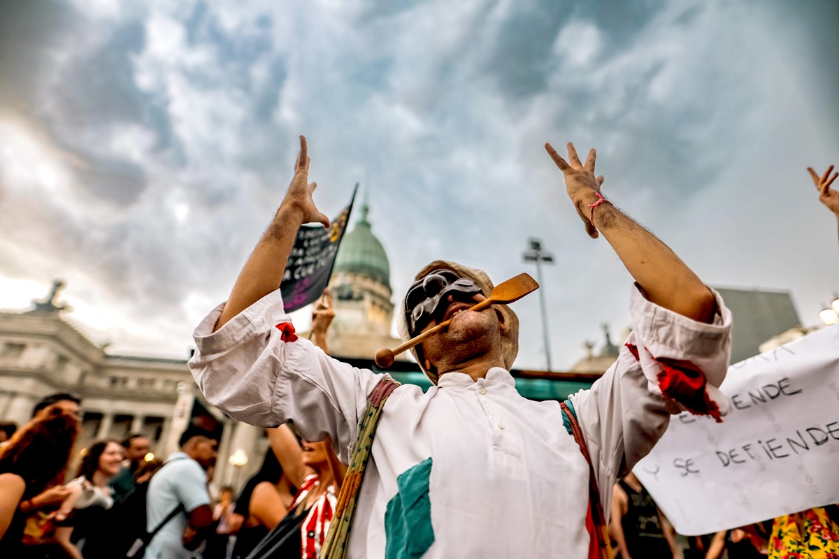 Trabajadores de la cultura se manifiestan contra el Gobierno de Javier Milei en Buenos Aires, Argentina, el 10 de enero. EFE/JUAN IGNACIO RONCORONI