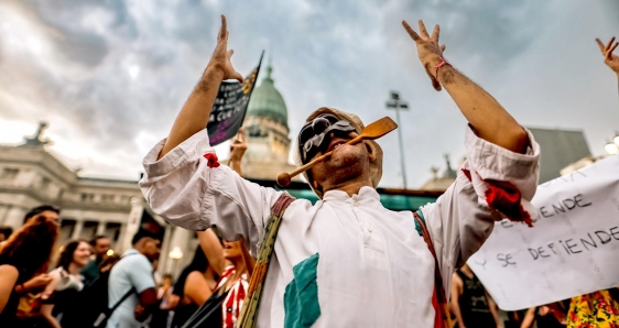 Trabajadores de la cultura se manifiestan contra el Gobierno de Javier Milei en Buenos Aires, Argentina, el 10 de enero. EFE/JUAN IGNACIO RONCORONI