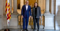 El alcalde de Barcelona, Jaume Collboni, con la periodista Anna Guitart. AYUNTAMIENTO DE BARCELONA