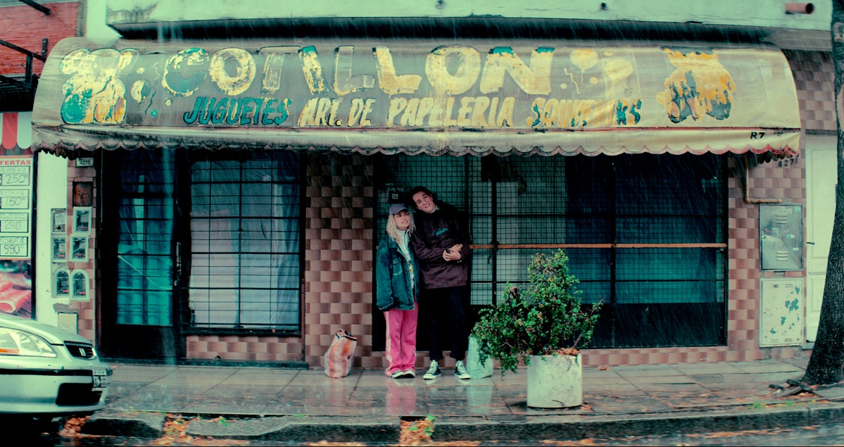 Fotograma de la película 'Blondi', de Dolores Fonzi. AMAZON STUDIOS