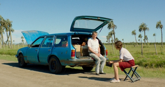 Los actores Alfredo Castro y Almudena González, en la película 'El viento que arrasa', de Paula Hernández. RIZOMA FILMS