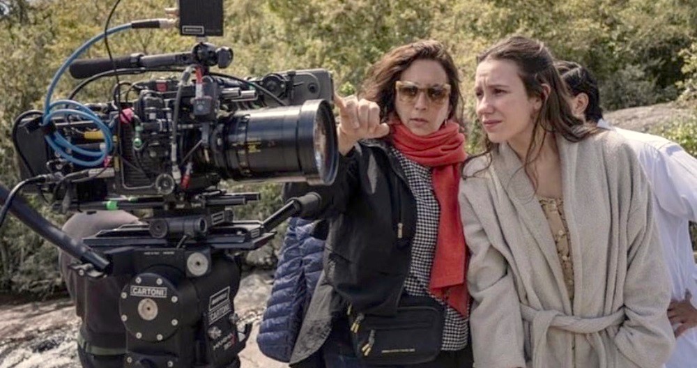 La cineasta argentina Paula Hernández, con la actriz en el rodaje de la película 'El viento que arrasa'. CORTESÍA