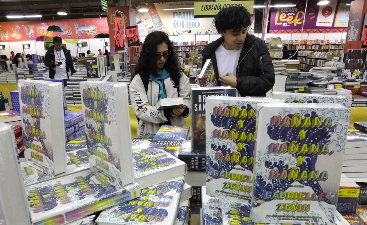 Expositor de la Feria Internacional del Libro de Bogotá, el 21 de abril de 2023 EFE CARLOS ORTEGA