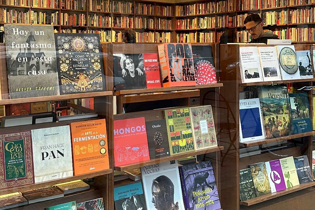 Escaparate de la librería Fetiche Libros, en la Ciudad de Buenos Aires. CORTESÍA