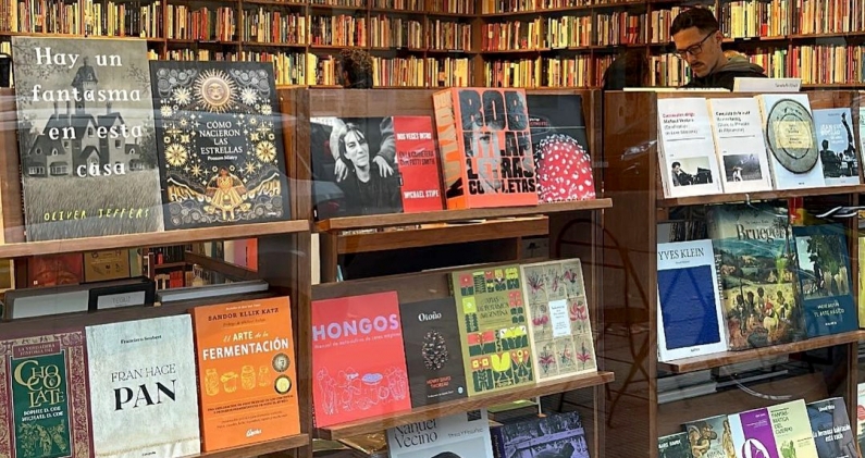 Escaparate de la librería Fetiche Libros, en la Ciudad de Buenos Aires. CORTESÍA