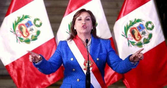 La presidenta de Perú, Dina Boluarte, en una comparecencia en Lima. EFE