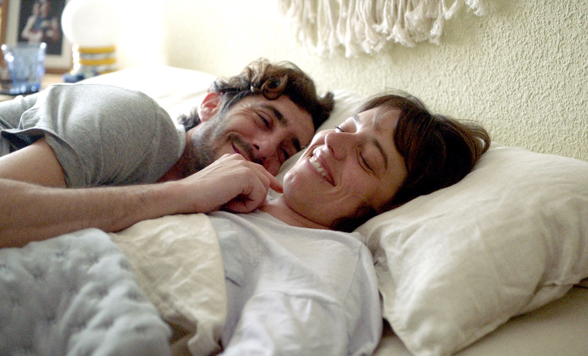 Enric Auquer y María Rodríguez Soto, en la película 'Mamífera', de Liliana Torres. FILMAX