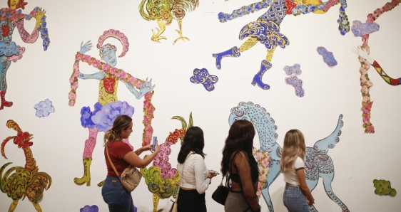 Exposición del pintor mexicano Jesús Chucho Reyes en el Museo Cabañas de Guadalajara, este 12 de mayo. EFE/FRANCISCO GUASCO