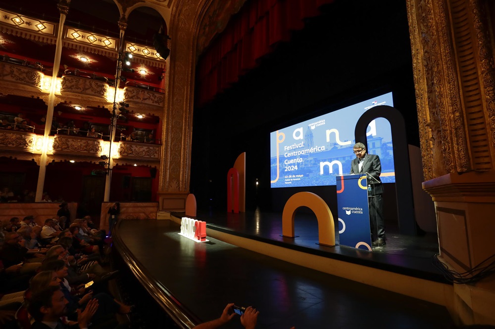 El presidente del festival Centroamérica Cuenta, Sergio Ramírez, en el acto inaugural, en Ciudad de Panamá, este miércoles. EFE/BIENVENIDO VELASCO