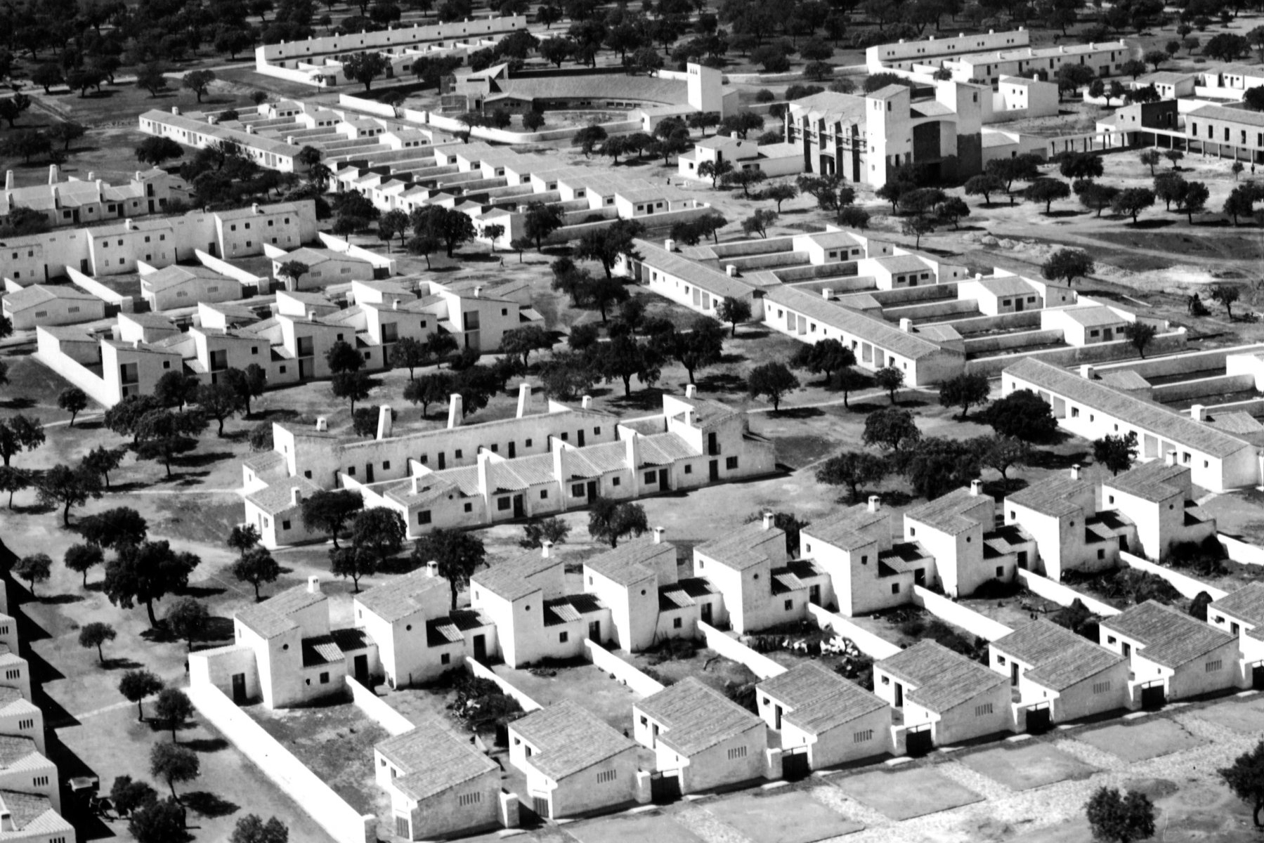 Vegaviana, pueblo de colonización diseñado por José Luis Fernández del Amo. ARCHIVO MAGRAMA