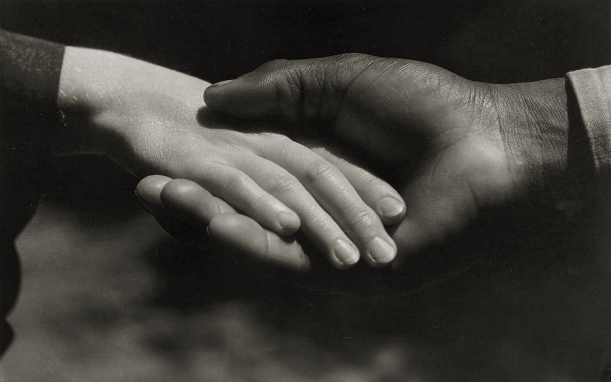 'Manos' (1930), de Consuelo Kanaga. © BROOKLYN MUSEUM