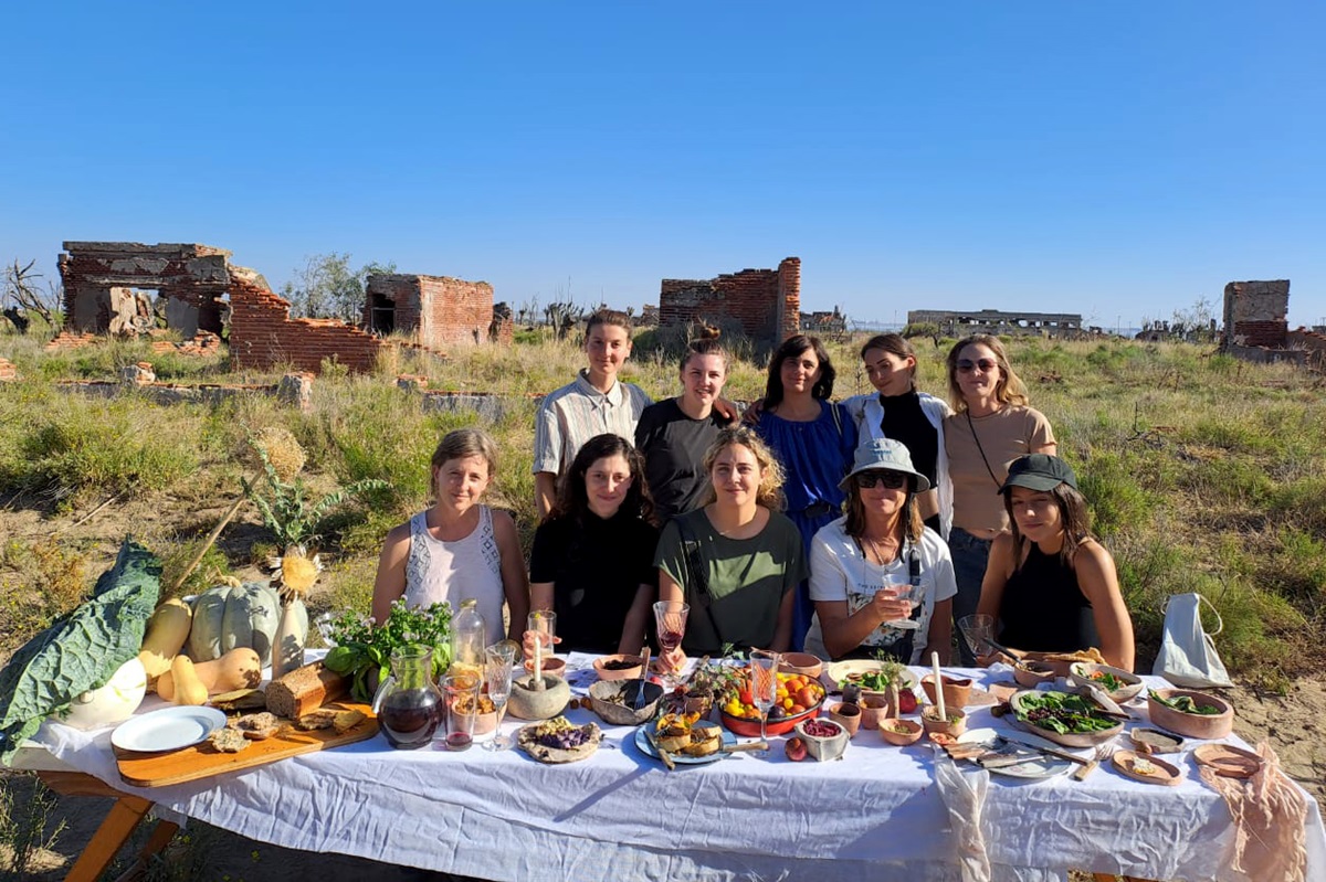 Banquete de Mariela Paz Izurueta en el marco de la Residencia Epecuén. CORTESÍA Banquete de Mariela Paz Izurueta en el marco de la Residencia Epecuén. CORTESÍA