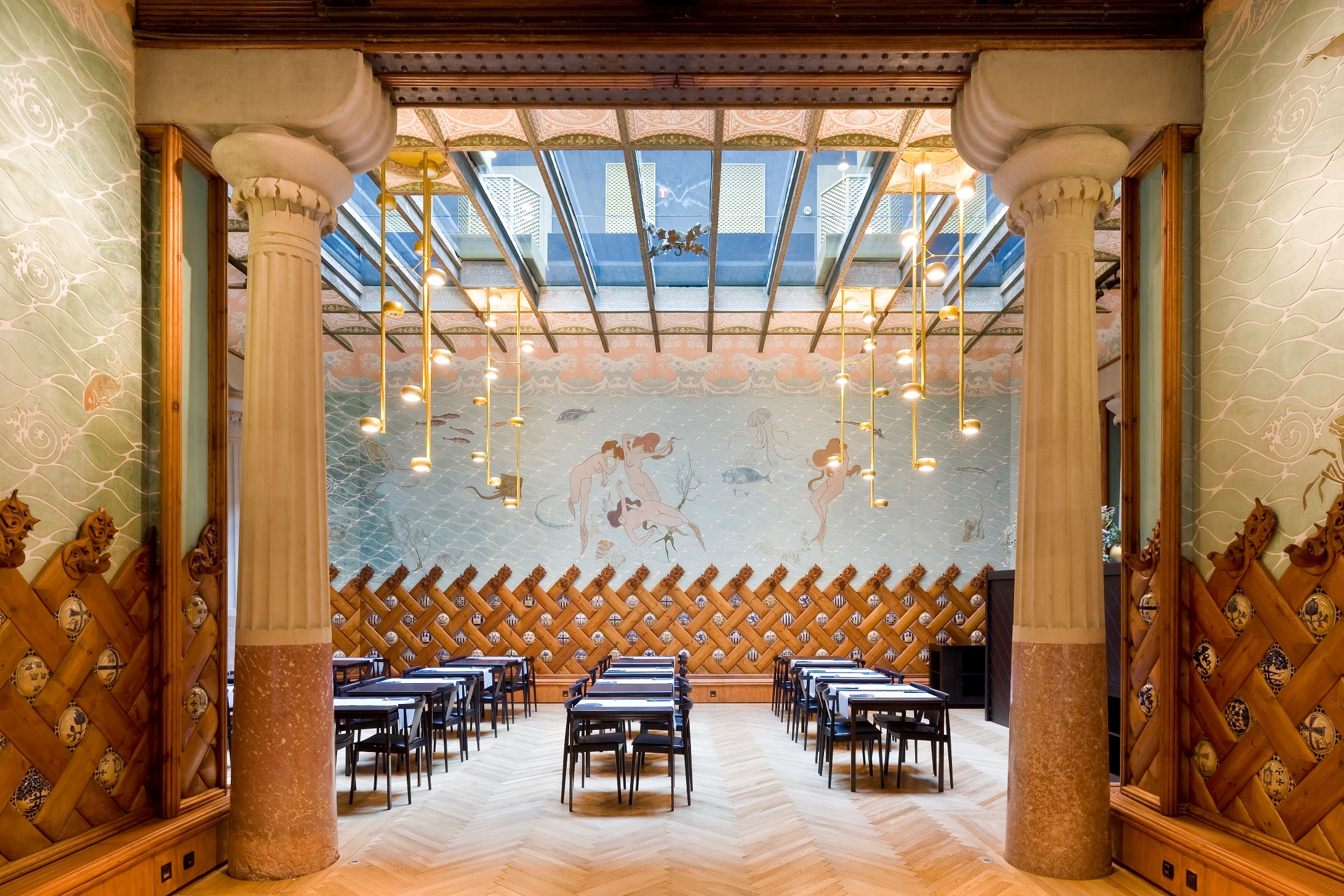 Salón de las Sirenas del Hotel España, uno de los 22 hoteles de Barcelona con la especialización 'Monument'.