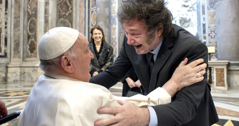 Francisco, con el presidente de Argentina, Javier Milei, en San Pedro del Vaticano, el 11 de febrero. EFE/EPA/VATICAN MEDIA 